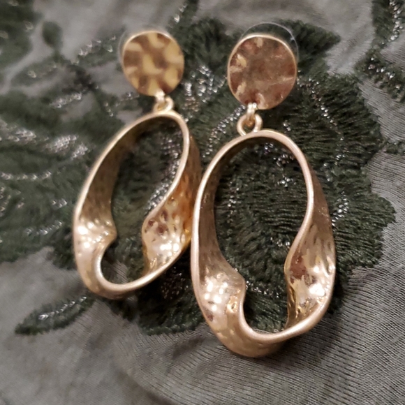 Twist Gold drop earrings 💛 NEW - Picture 1 of 2